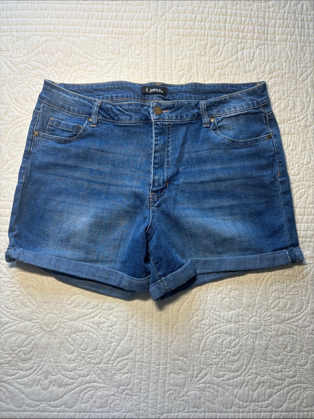 d. jeans Mid-Blue Denim Roll-Cuff Shorts